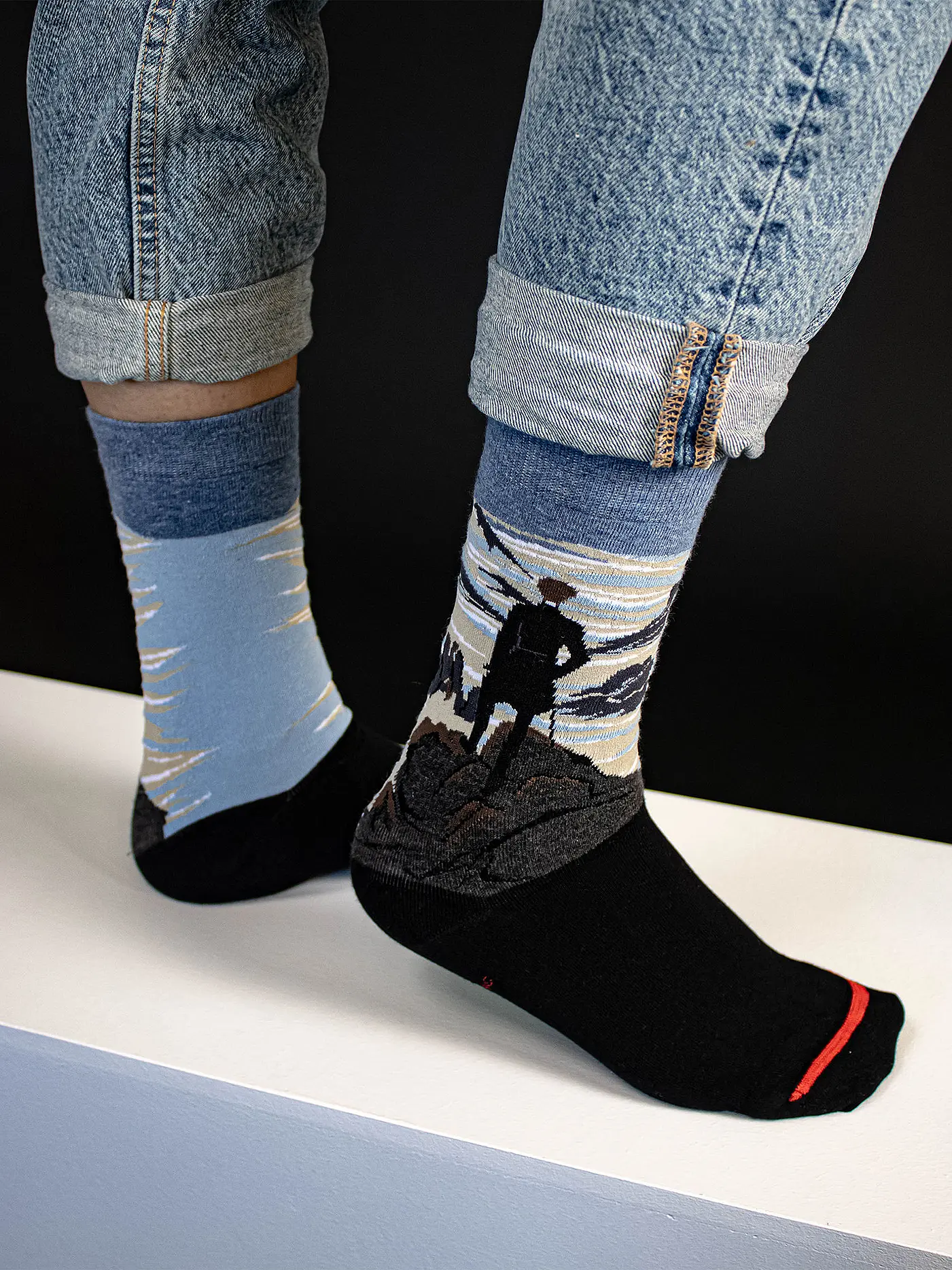 MUSEARTA | Damen Socken WANDERER ÜBER DEM NEBELMEER - C.D. FRIEDRICH blue (36-40) | 